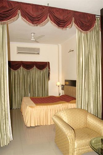 Hotel New Temples Town Benares Buitenkant foto